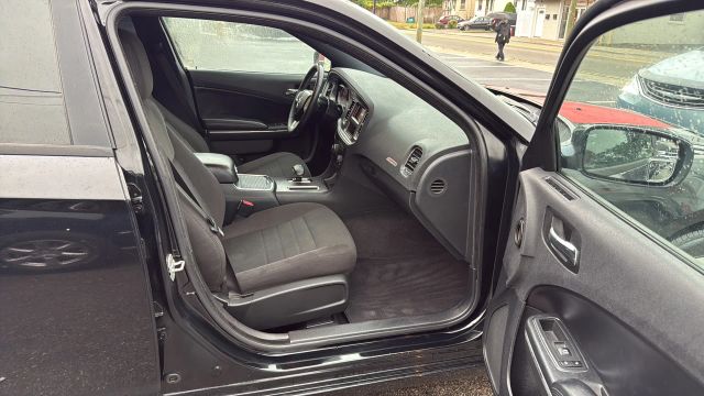 2013 Dodge Charger SE Image 2 of 7