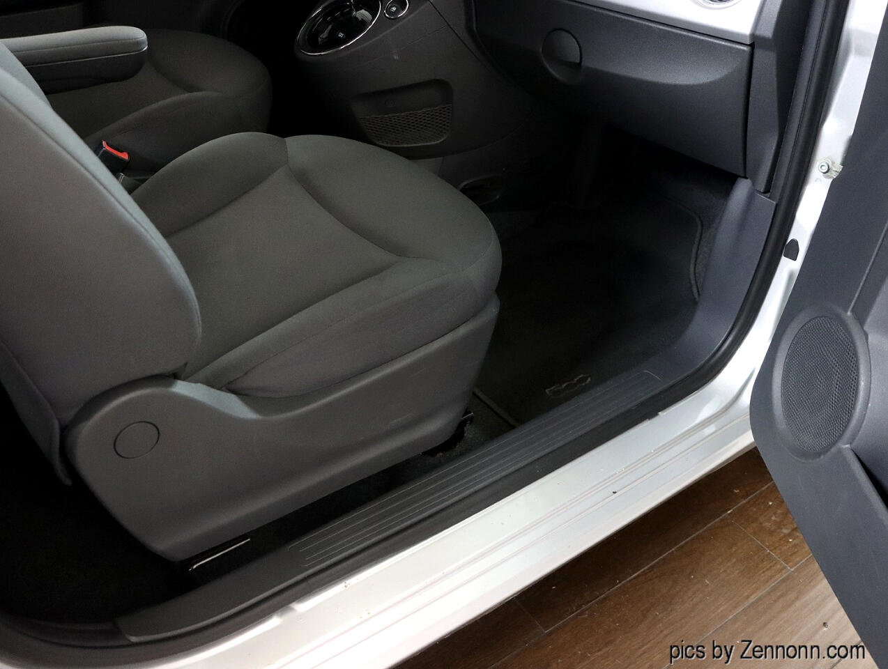 Vehicle image 16 of 32