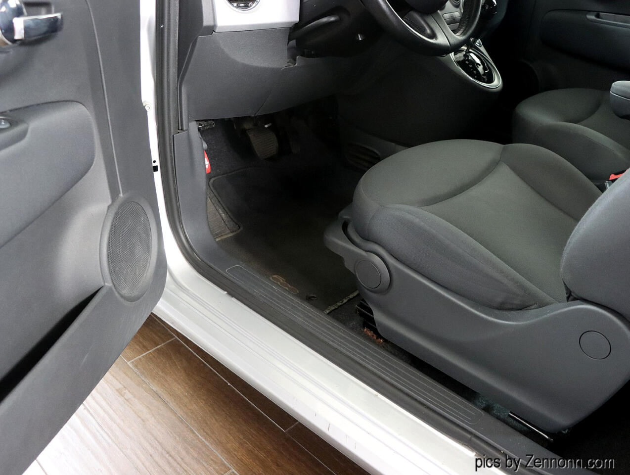 Vehicle image 17 of 32