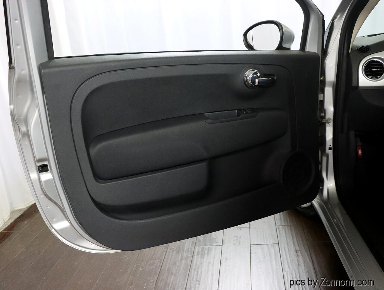 Vehicle image 27 of 32
