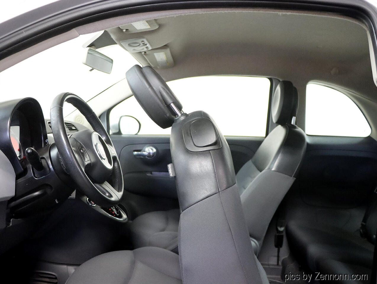 Vehicle image 29 of 32