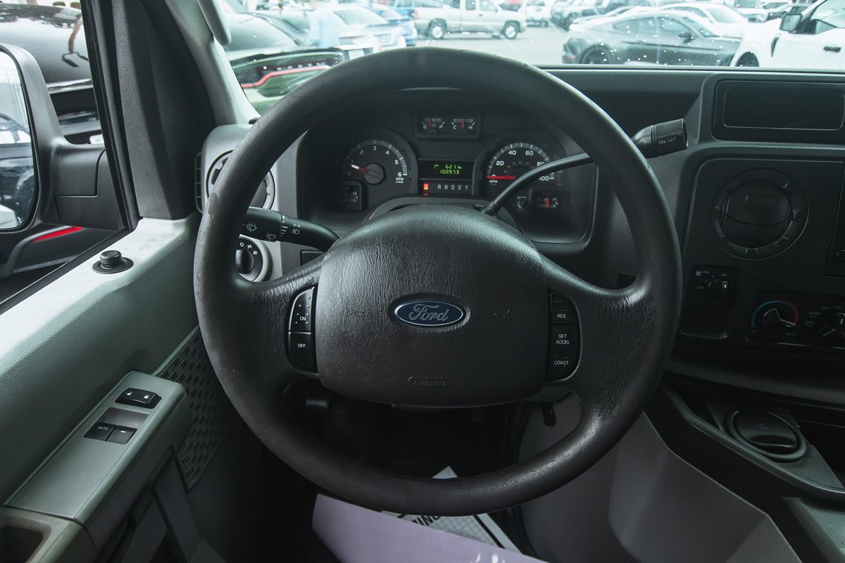 2013 Ford Econoline Commercial Image 16 of 18