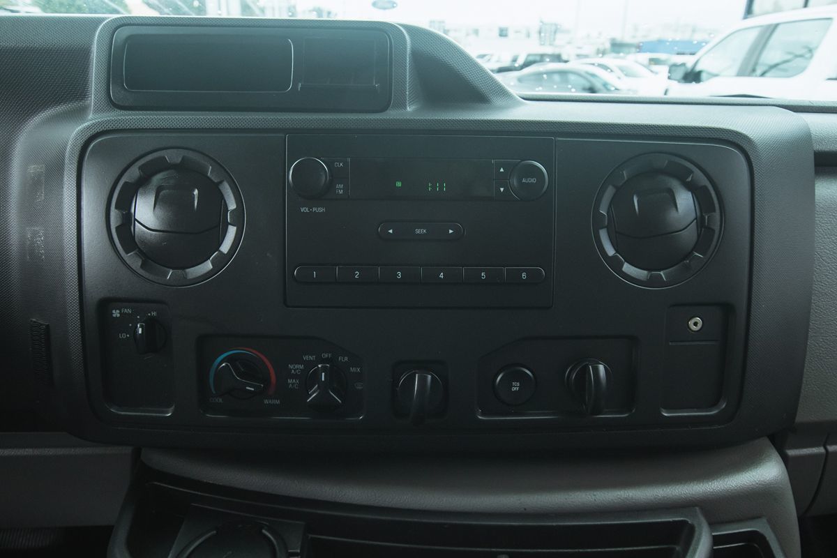 2013 Ford Econoline Commercial Image 15 of 18