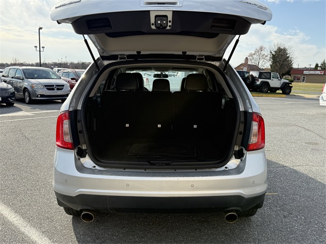 Vehicle image 12 of 24