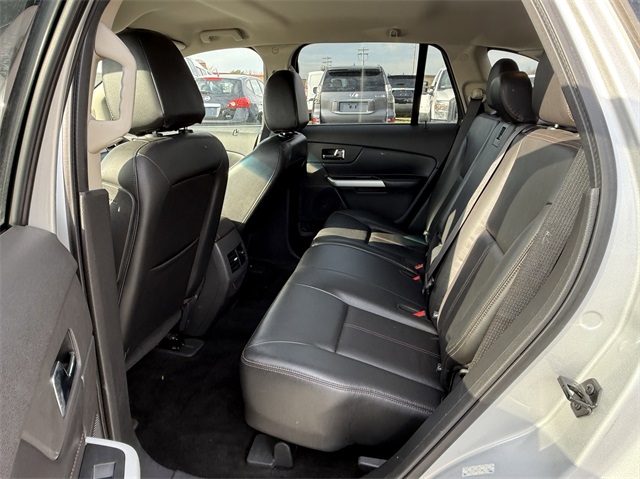 Vehicle image 13 of 24