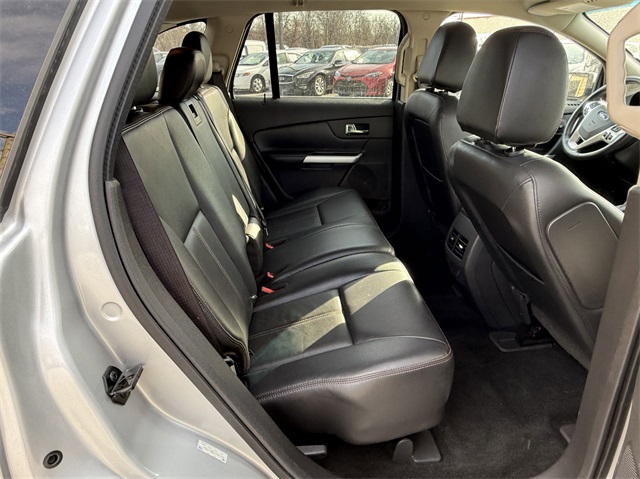 Vehicle image 11 of 24