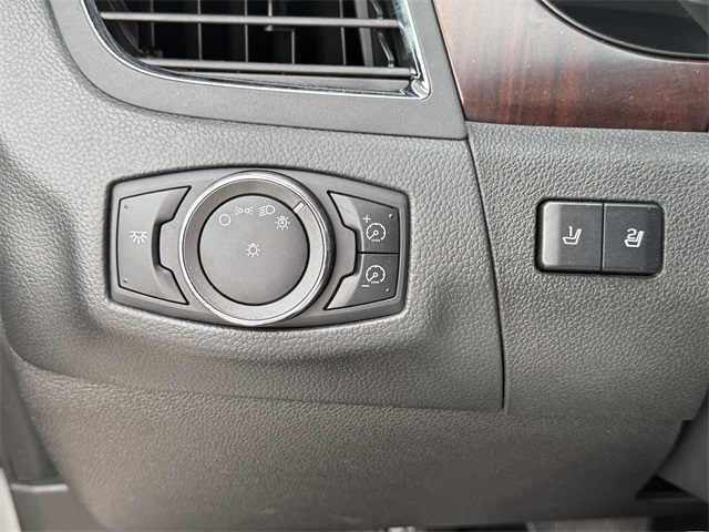 Vehicle image 19 of 24