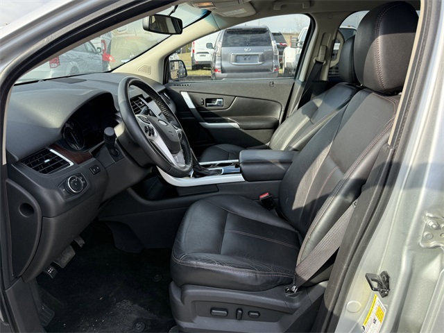 Vehicle image 14 of 24