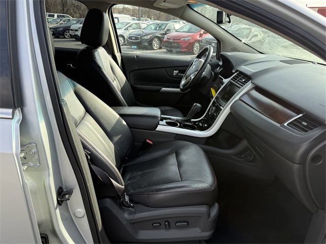 Vehicle image 10 of 24