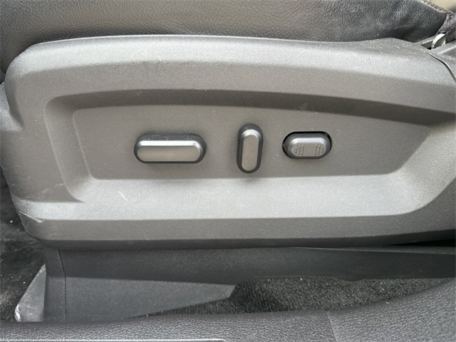Vehicle image 18 of 24