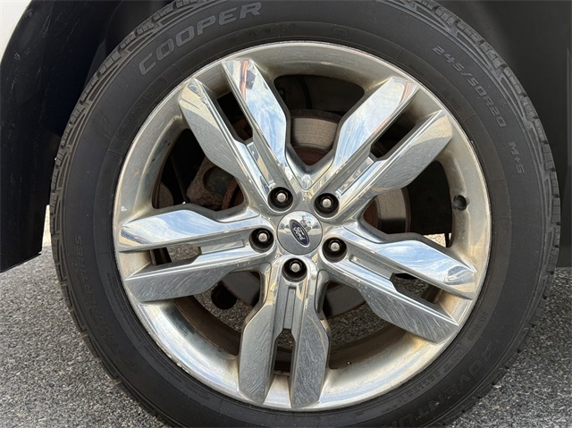 Vehicle image 9 of 24