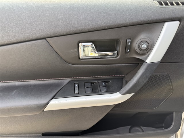 Vehicle image 17 of 24