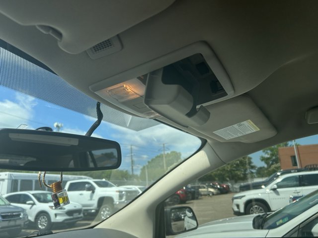 Vehicle image 20 of 28
