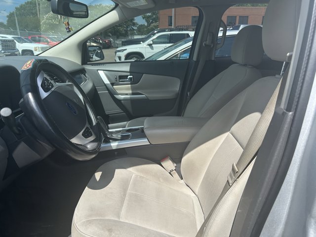 Vehicle image 16 of 28