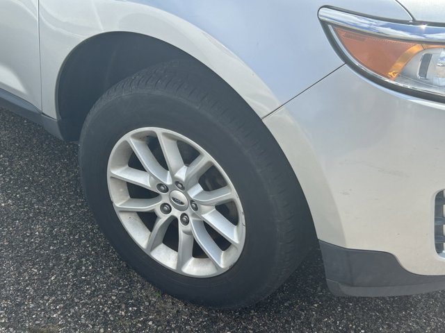 Vehicle image 12 of 28