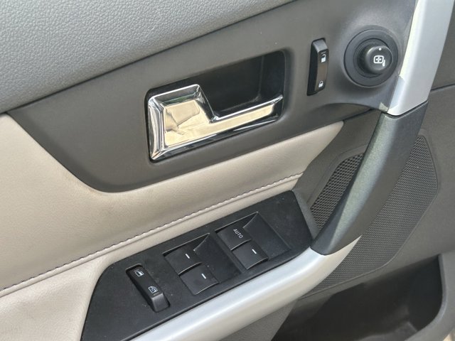 Vehicle image 15 of 28