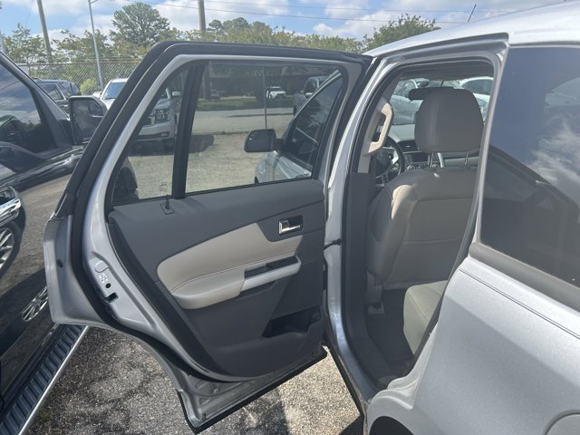 Vehicle image 22 of 28