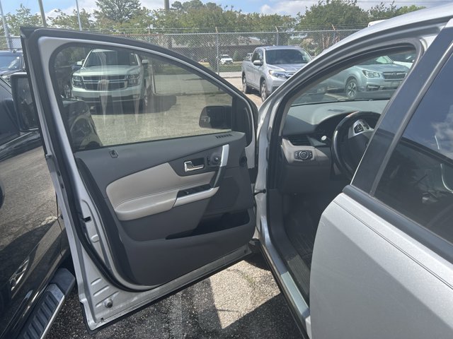 Vehicle image 14 of 28
