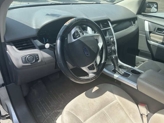 Vehicle image 17 of 28