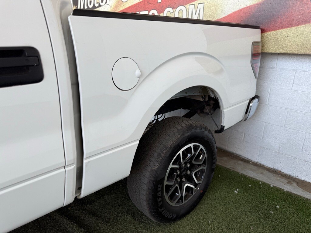 Vehicle image 15 of 46