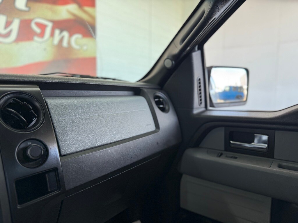 Vehicle image 33 of 46