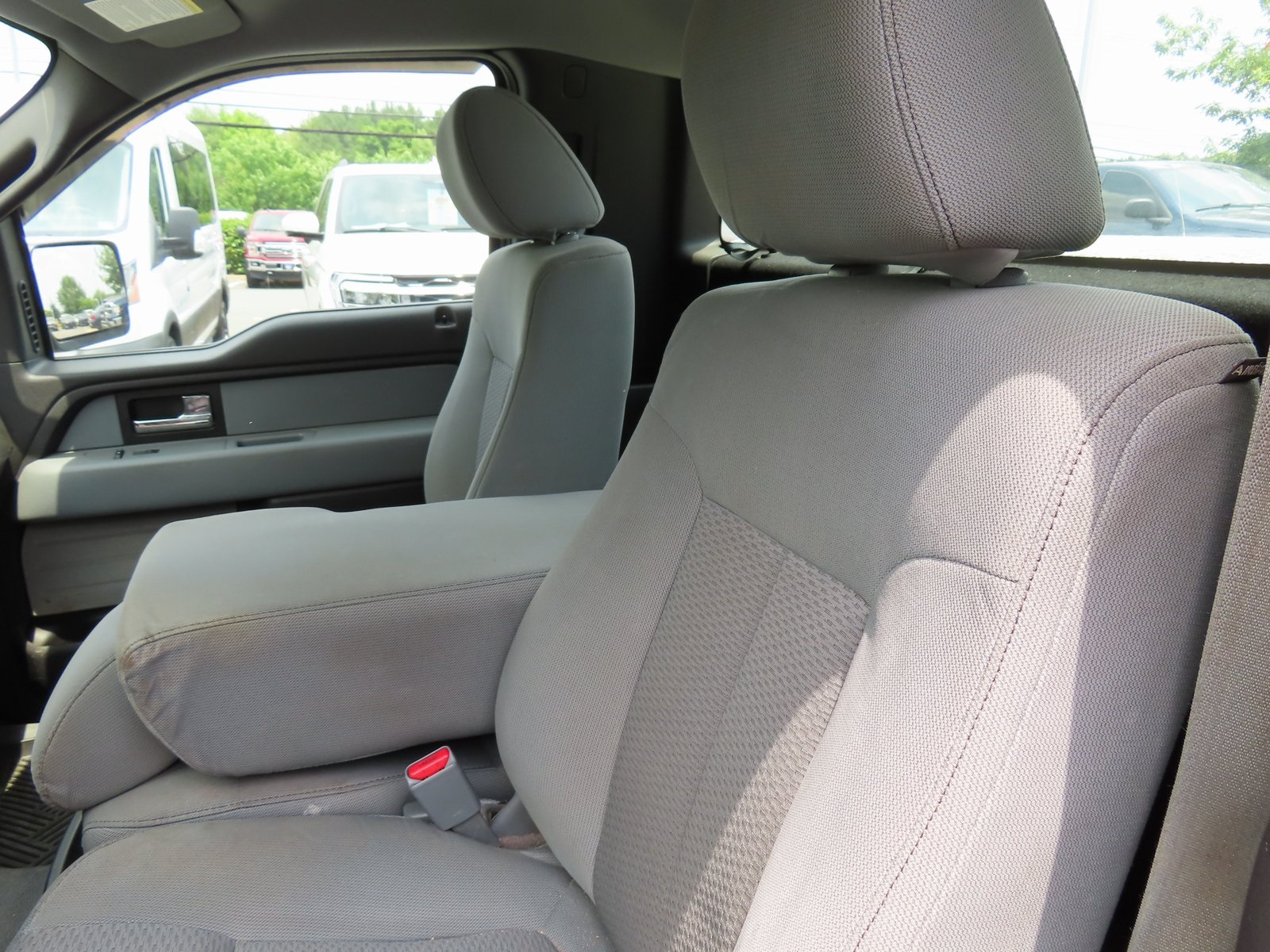 Vehicle image 16 of 18