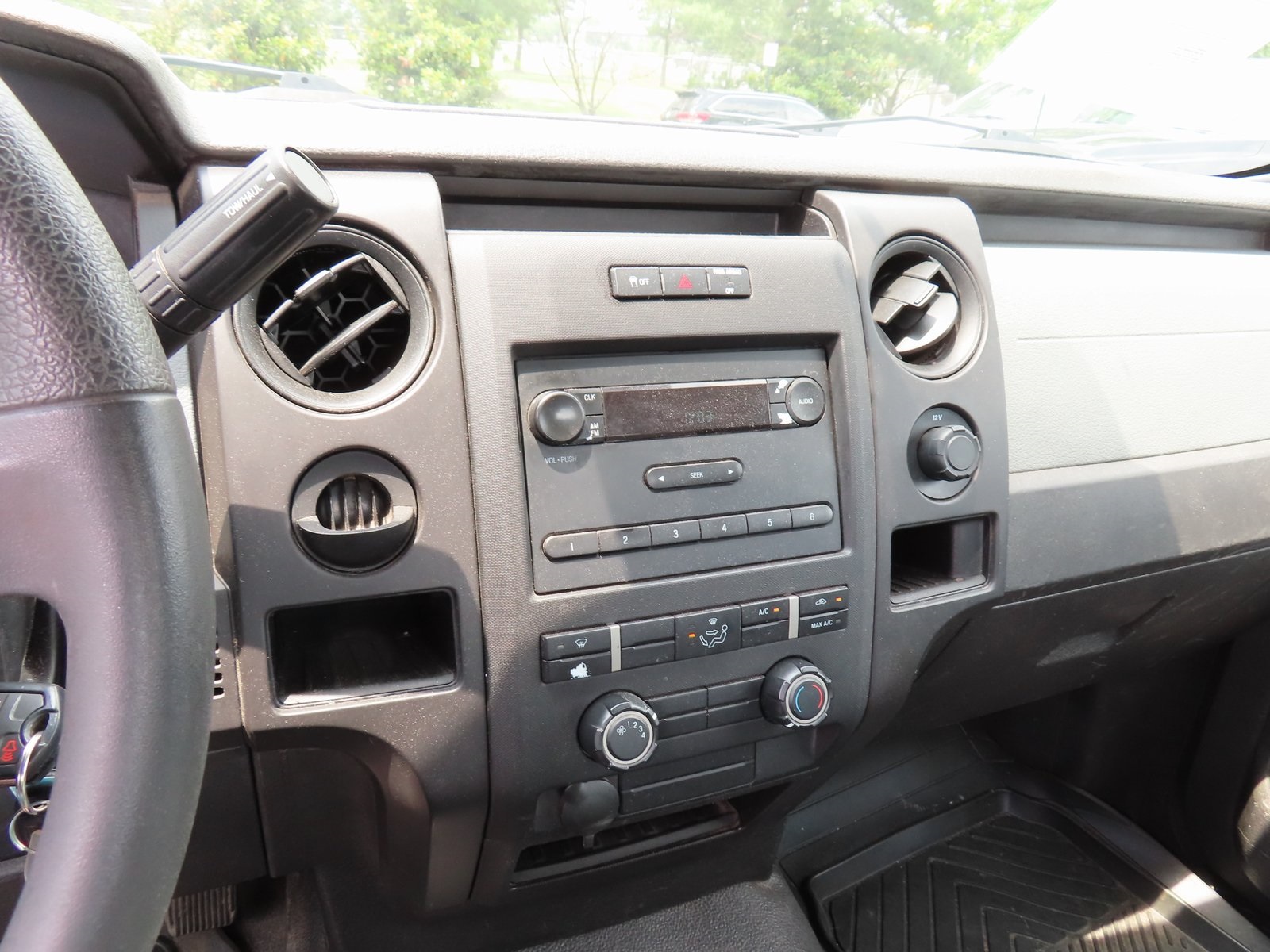 Vehicle image 14 of 18