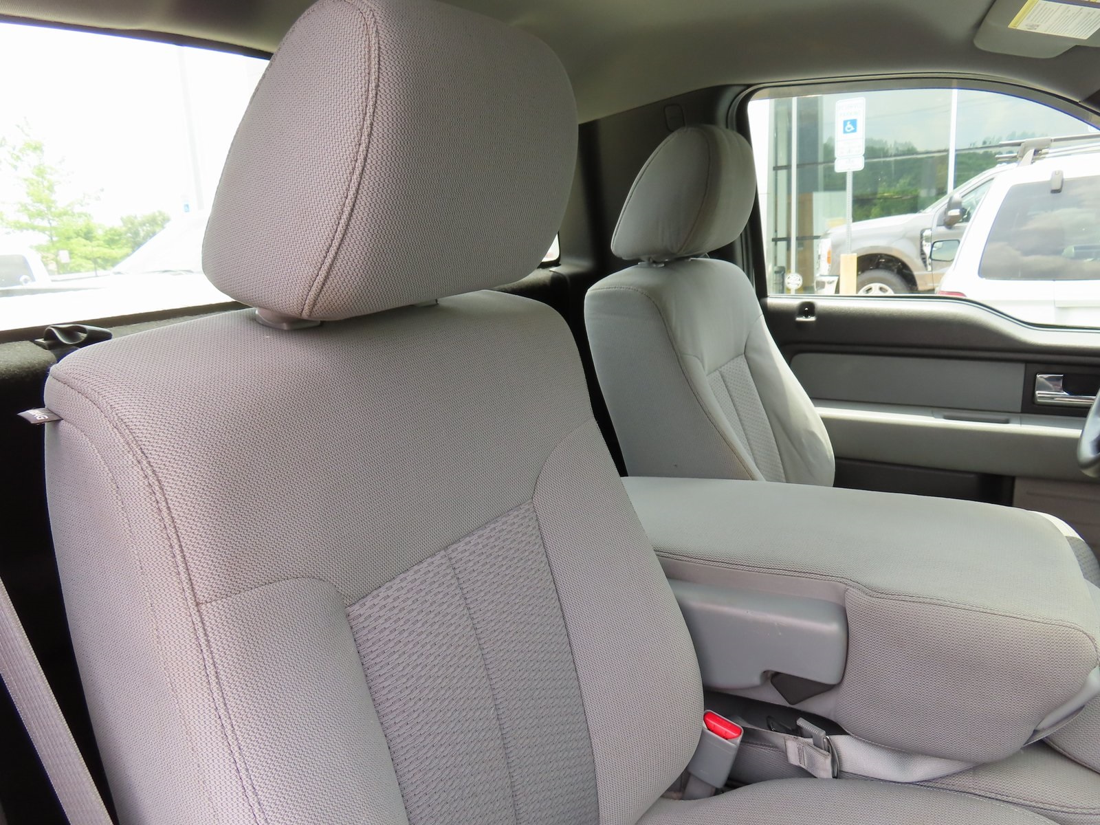 Vehicle image 17 of 18