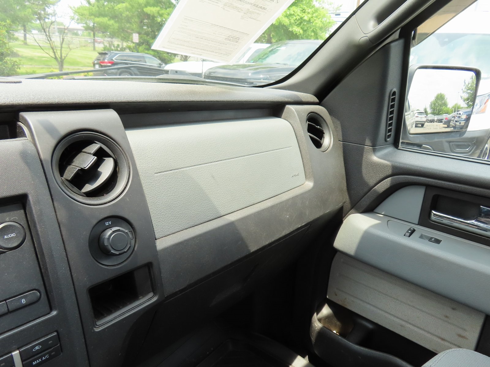 Vehicle image 15 of 18