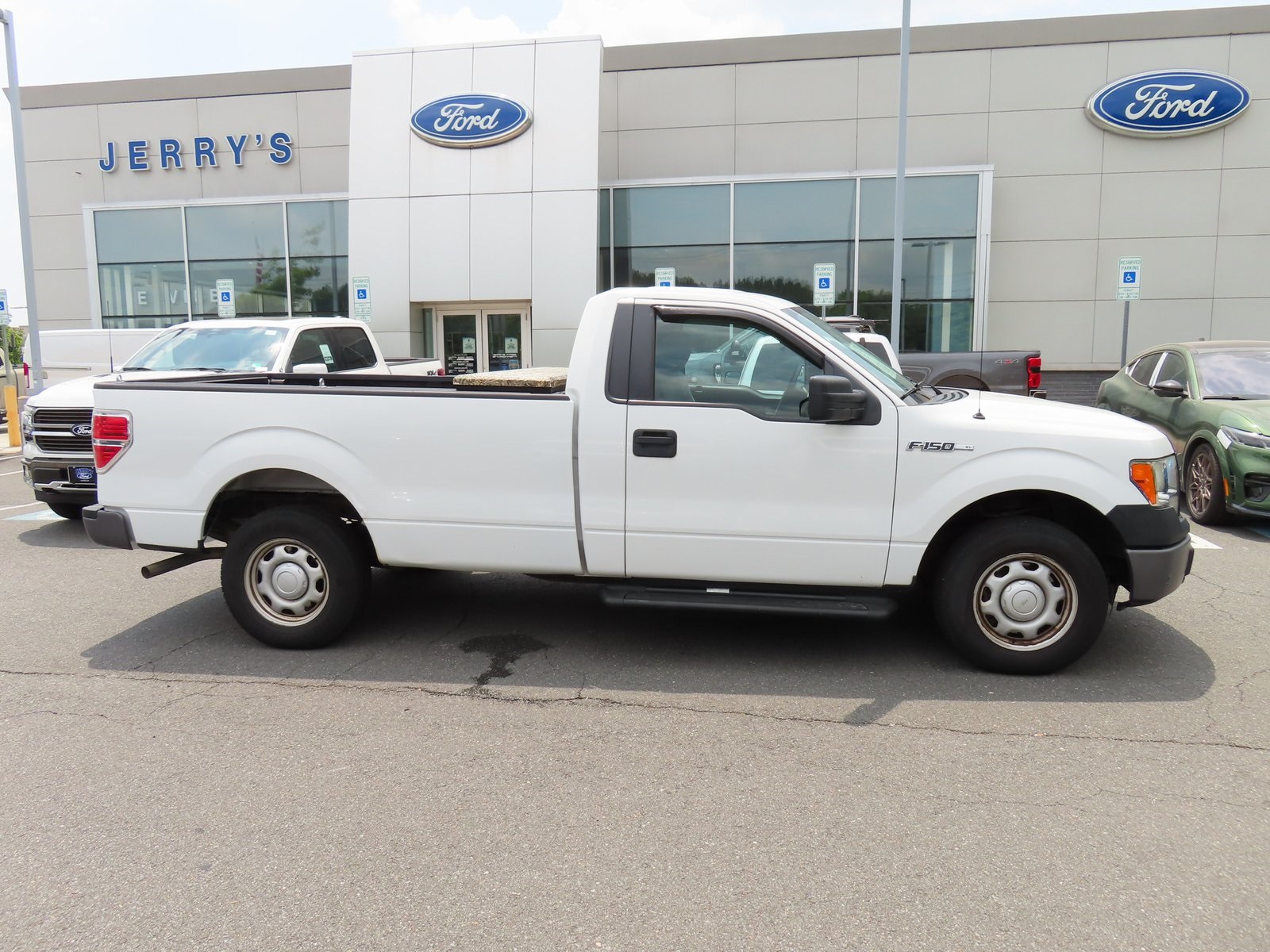 Vehicle image 4 of 18