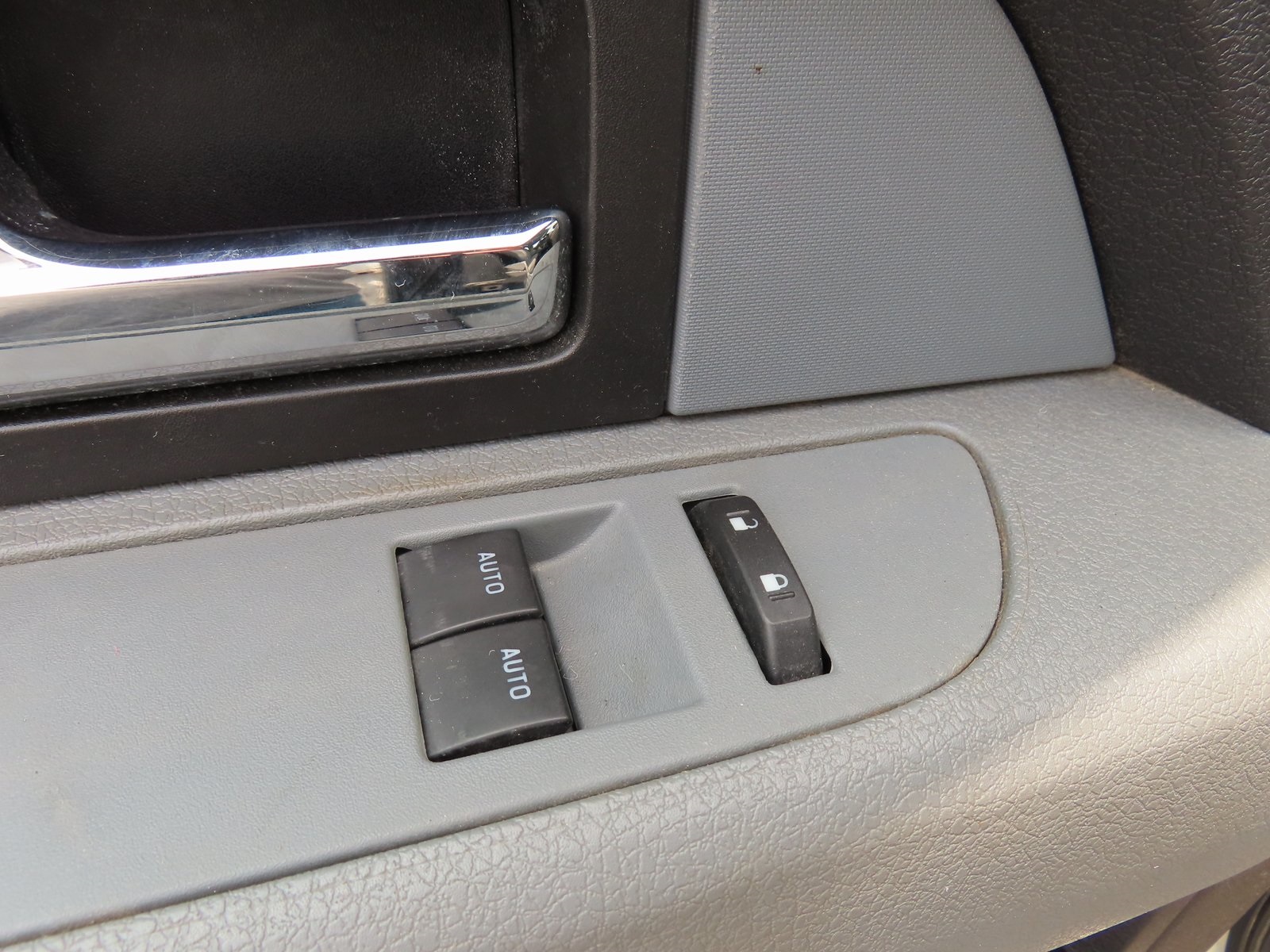 Vehicle image 10 of 18