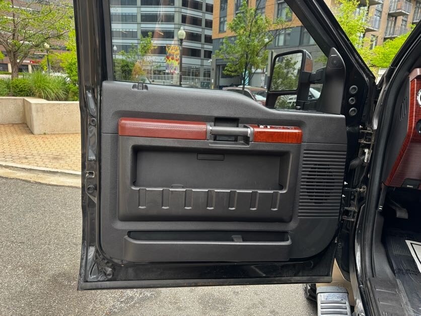 Vehicle image 16 of 40