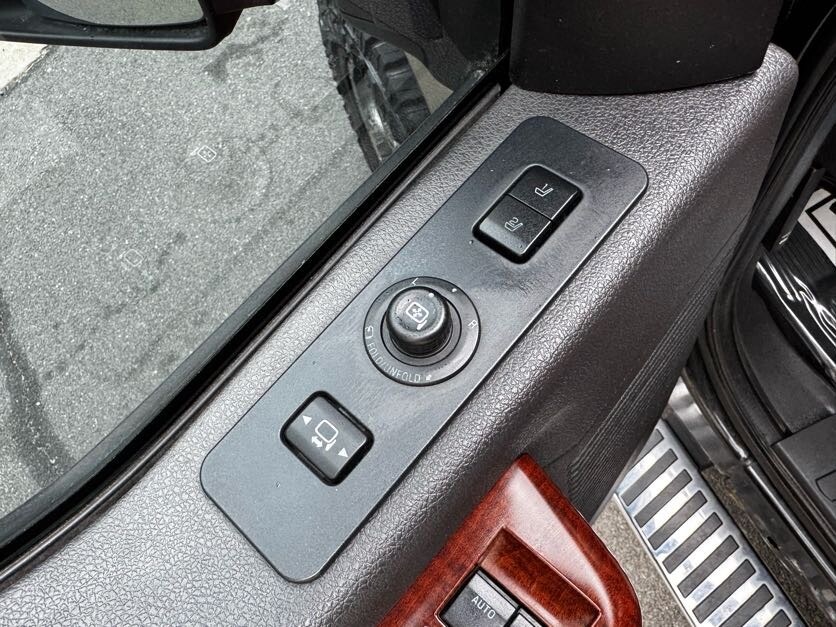 Vehicle image 17 of 40