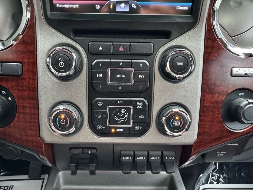 Vehicle image 28 of 40