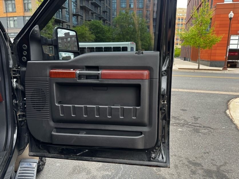 Vehicle image 34 of 40