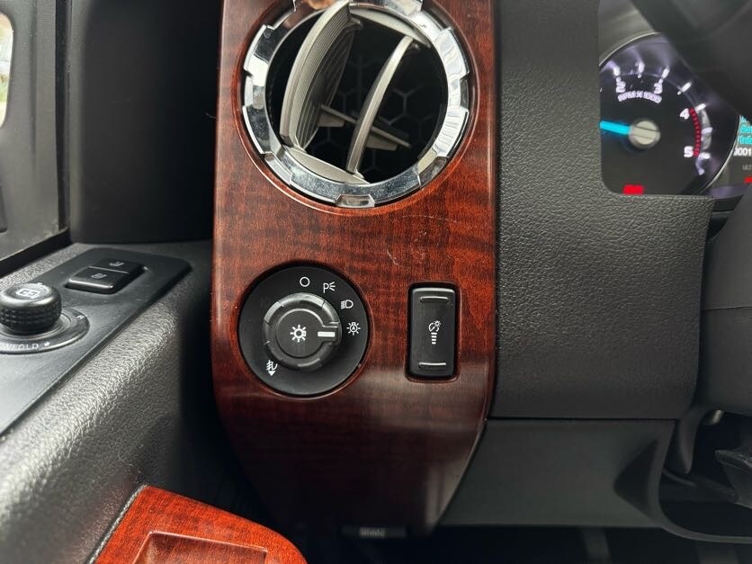 Vehicle image 36 of 40