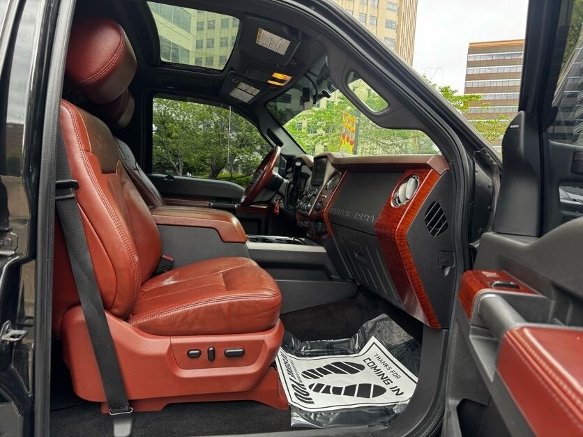 Vehicle image 33 of 40