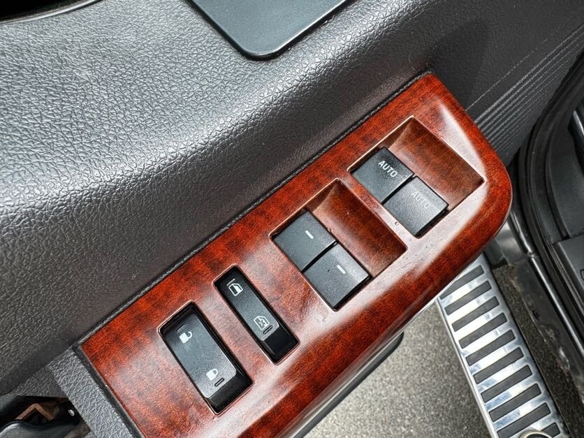 Vehicle image 18 of 40