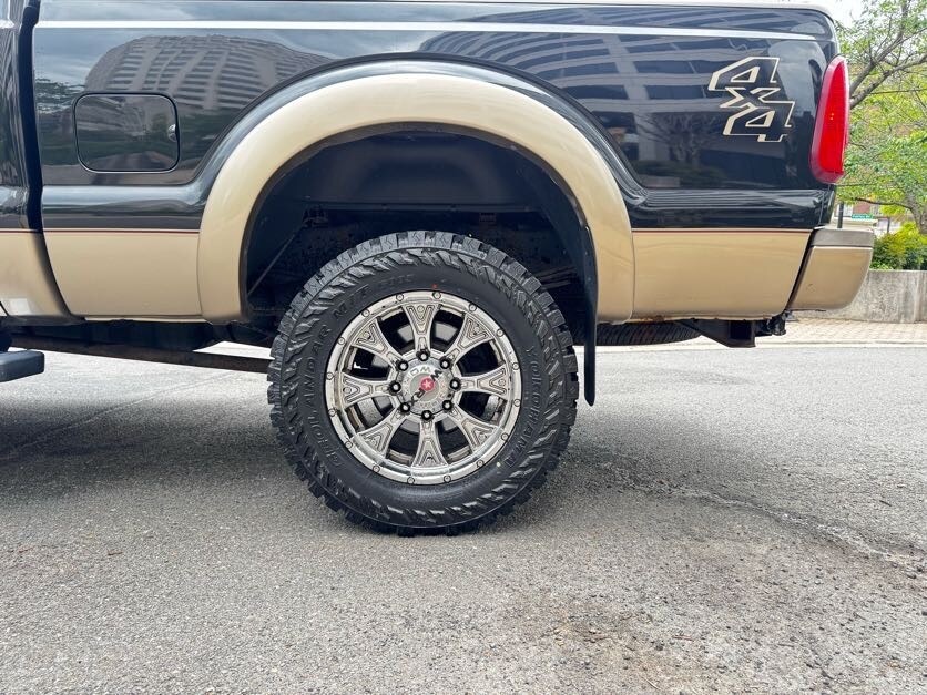 Vehicle image 10 of 40