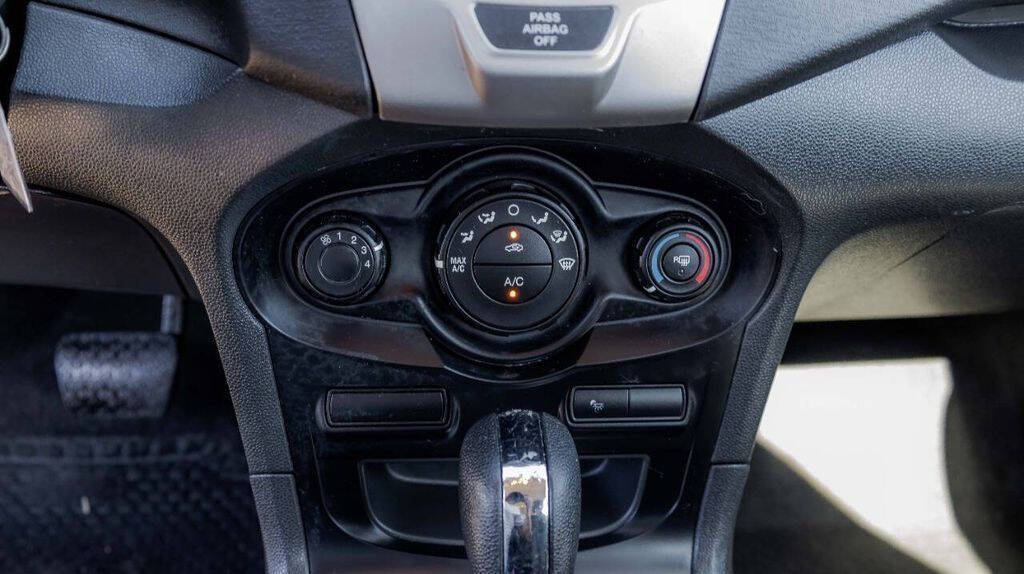 2013 Ford Fiesta SE Image 38 of 38