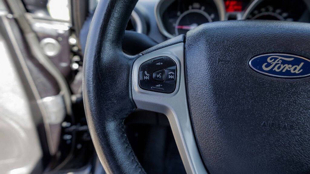 2013 Ford Fiesta SE Image 24 of 38