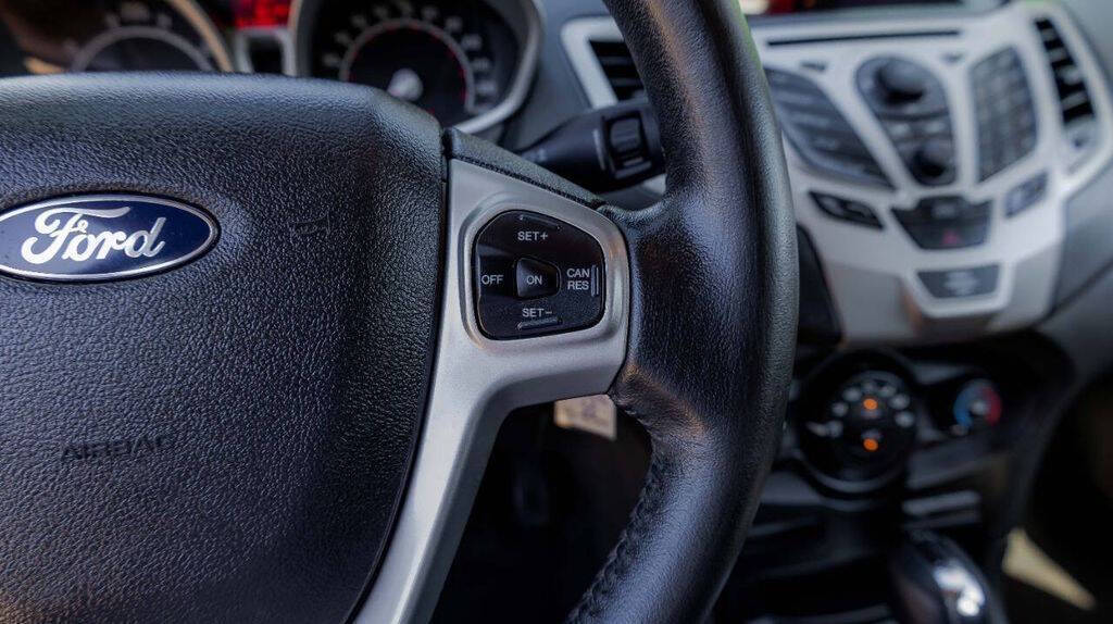 2013 Ford Fiesta SE Image 26 of 38