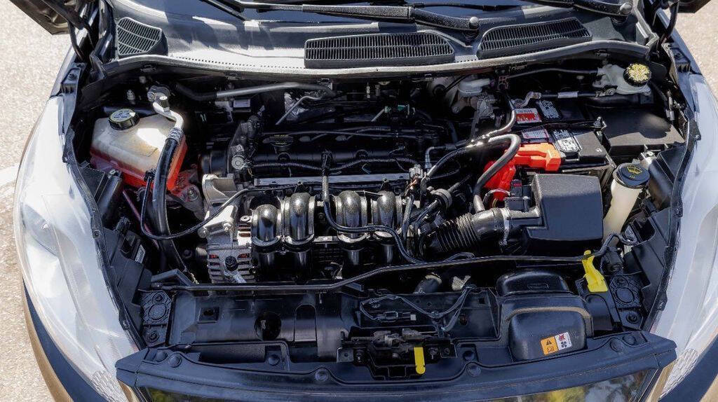 2013 Ford Fiesta SE Image 16 of 38