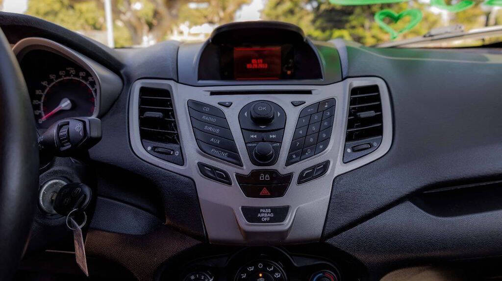 2013 Ford Fiesta SE Image 36 of 38