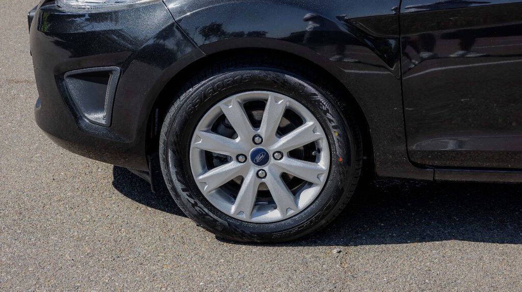 2013 Ford Fiesta SE Image 17 of 38