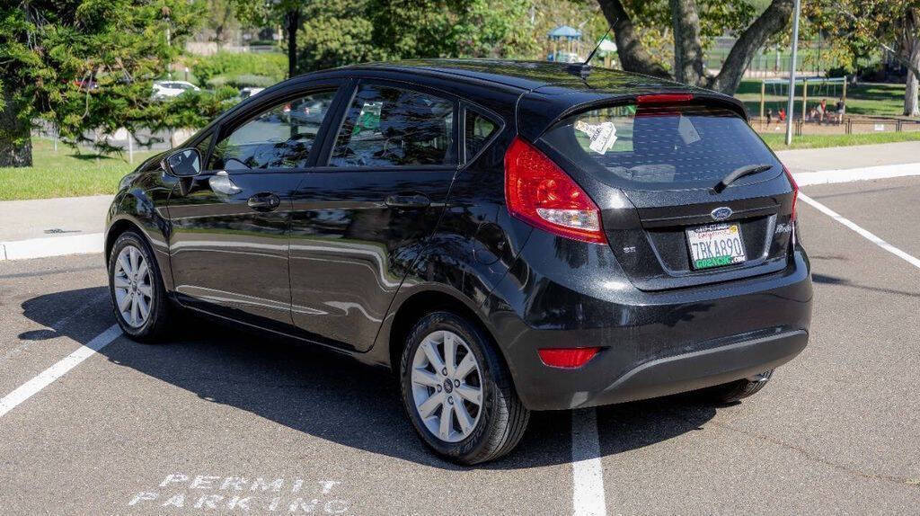 2013 Ford Fiesta SE Image 14 of 38