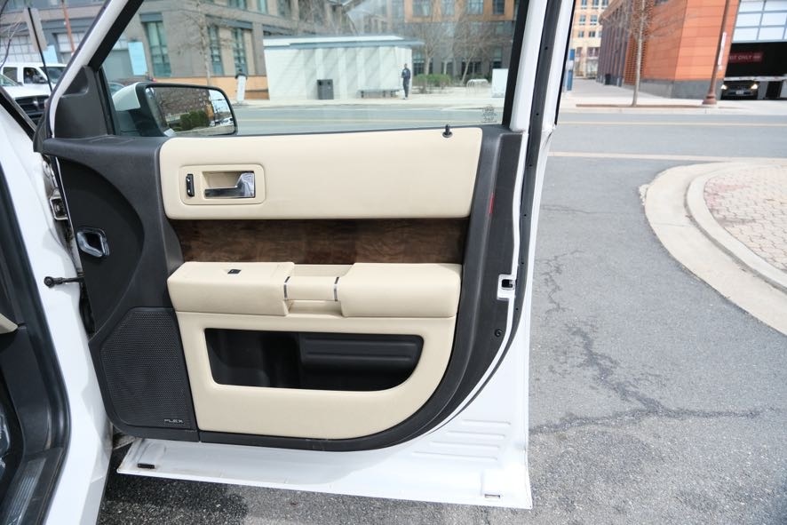 Vehicle image 36 of 45