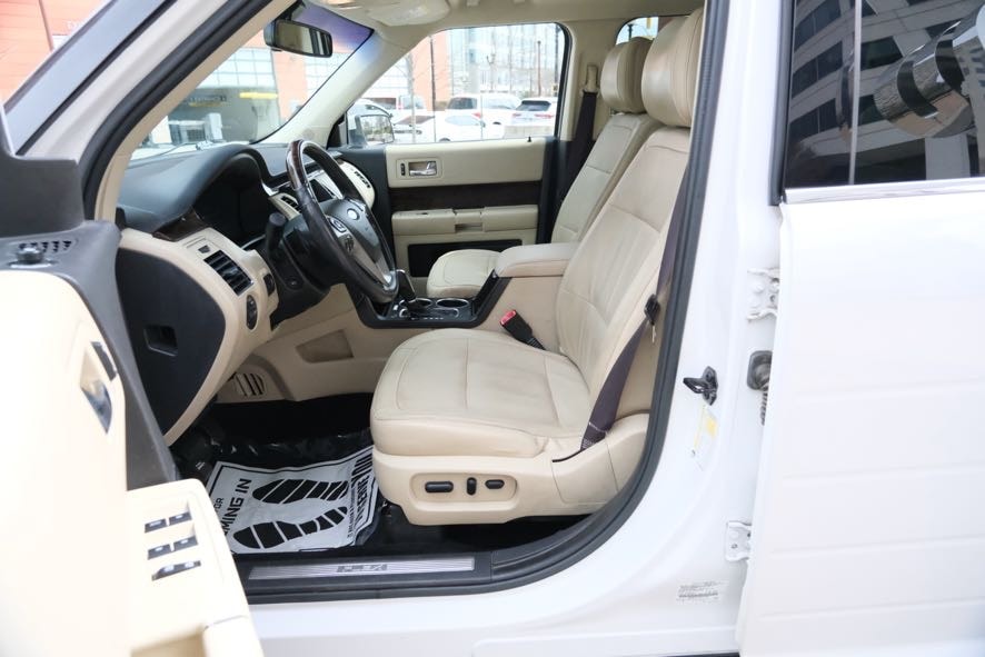 Vehicle image 16 of 45