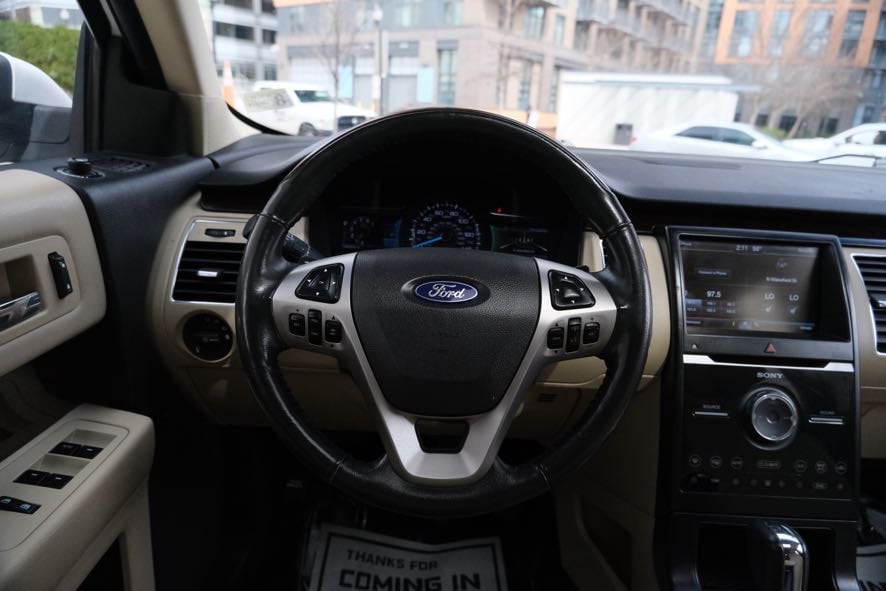 Vehicle image 33 of 45