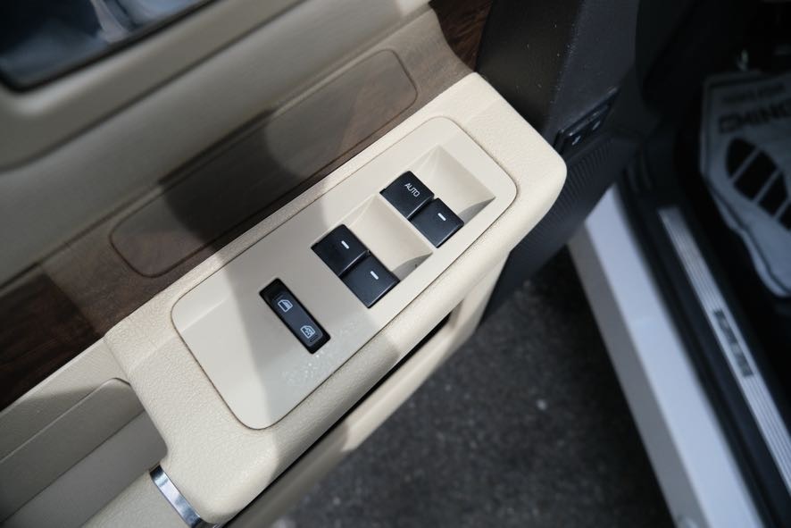 Vehicle image 18 of 45